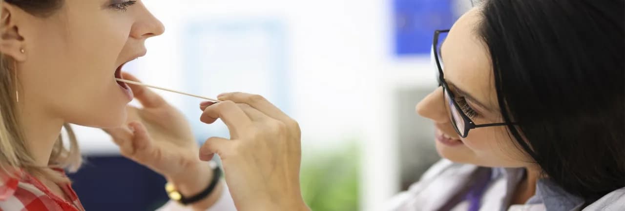 Skuteczne metody na suchość jamy ustnej – poznaj najlepsze rozwiązania